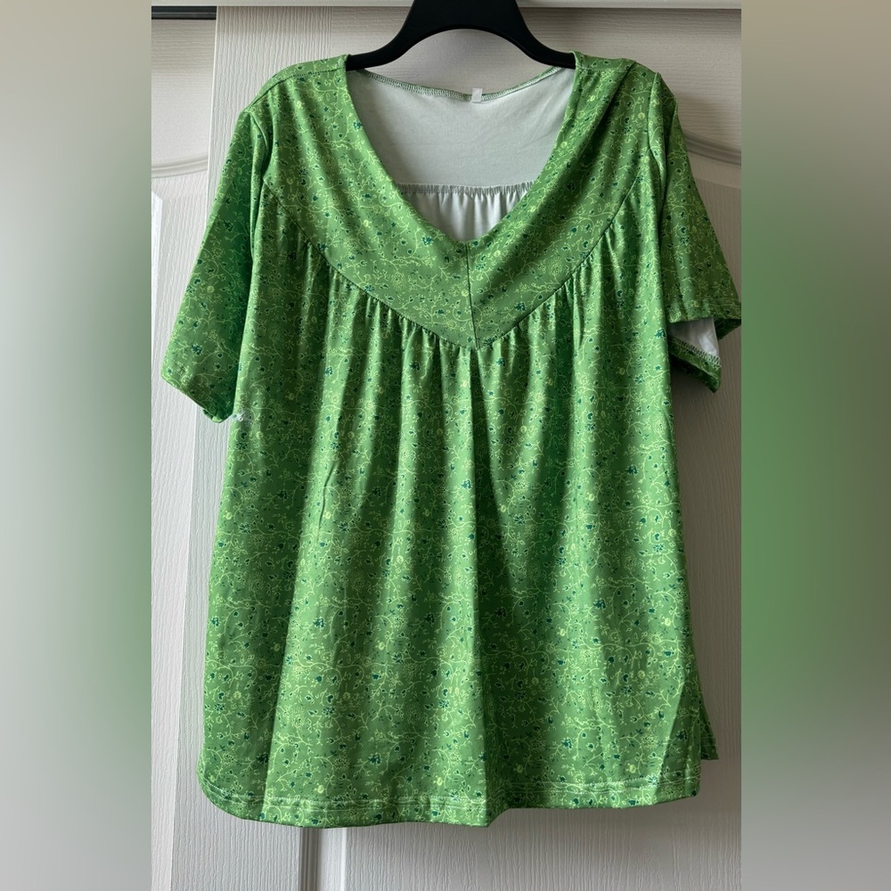 Woman's Top Size 4x New Part of 5 for $40